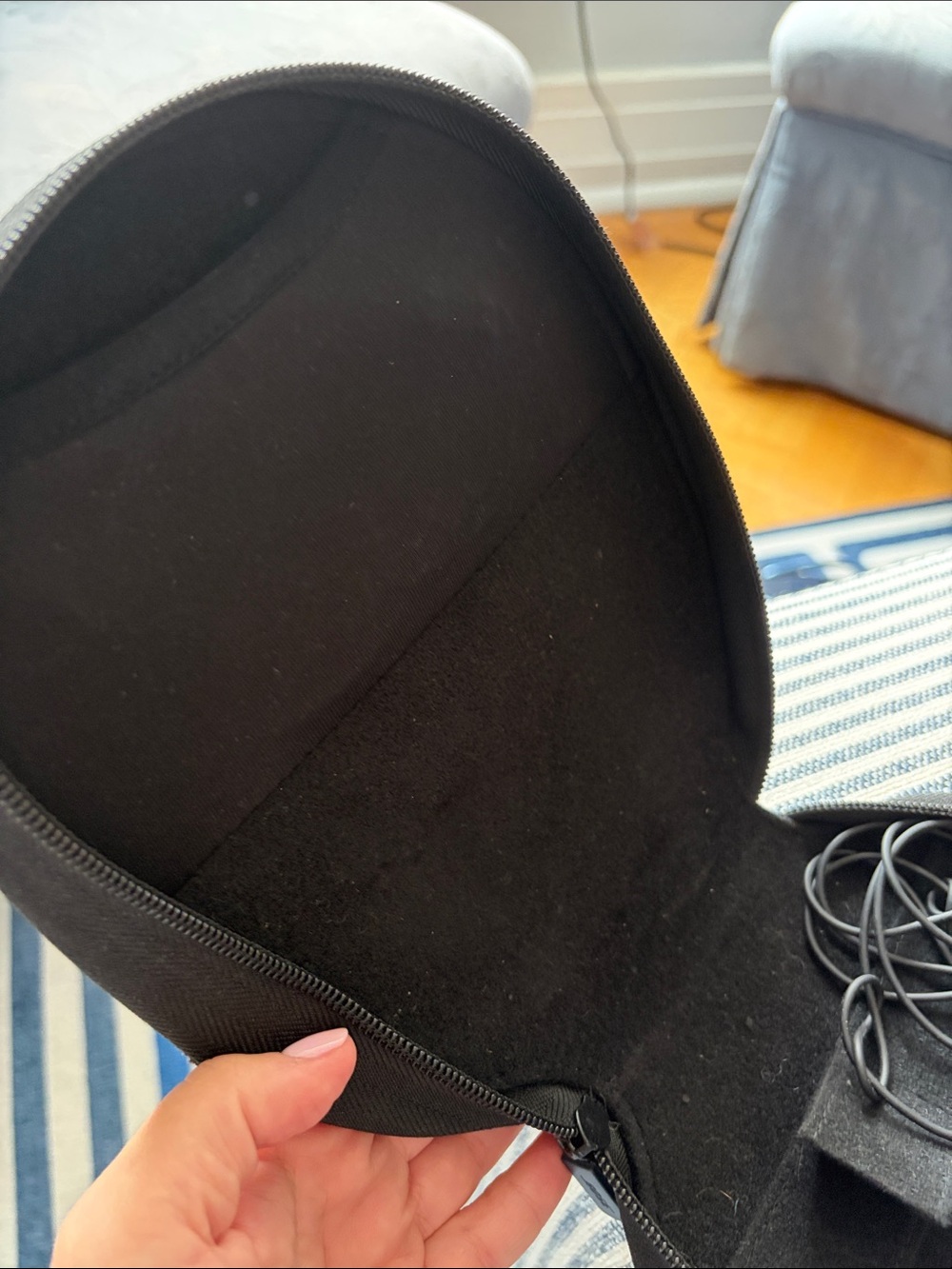 Bose Over-Ear Wireless Headphones - Black - Picture 5 of 6